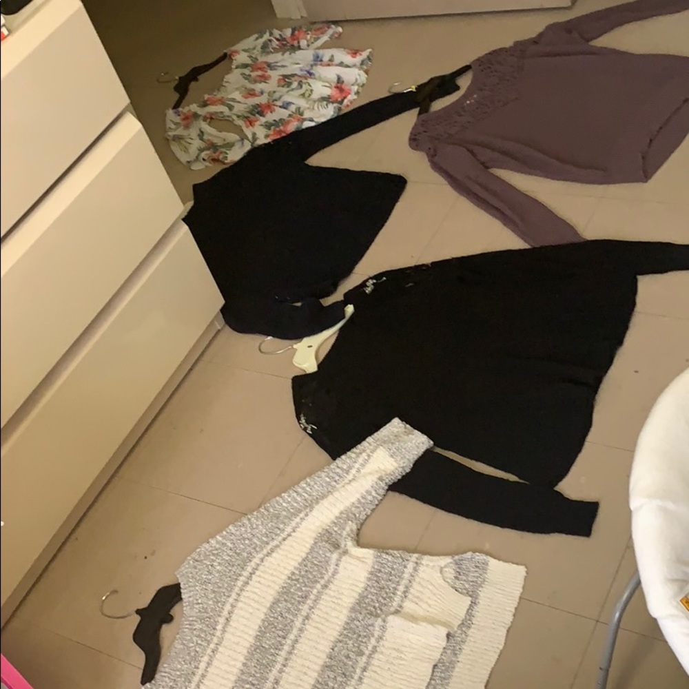 Hollister sweater lot size medium